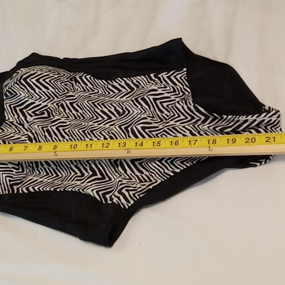 Merona Women's Black  Zebra design Halter one piece Medium Swimsuit. Feminine - Picture 7 of 8